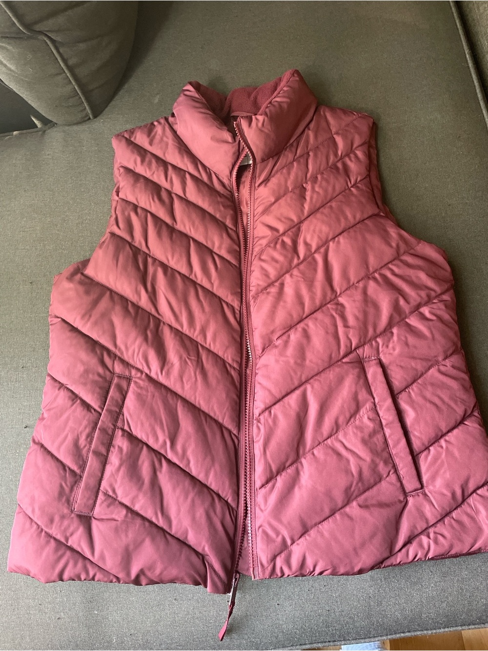 GAP Quilted Puffer Vest in Dusty Rose